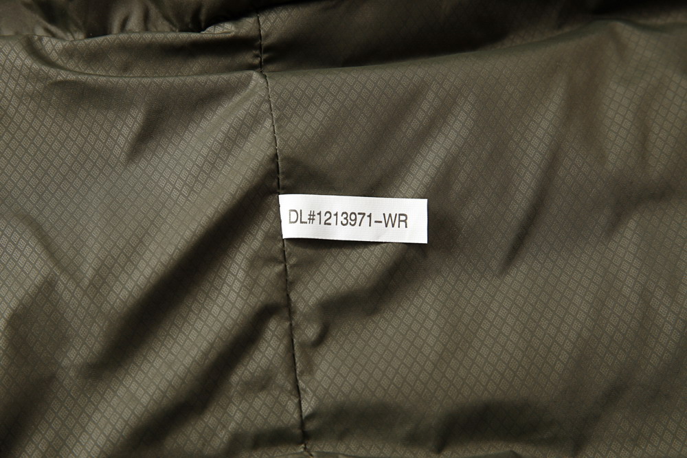 冬季羽絨服細節展示