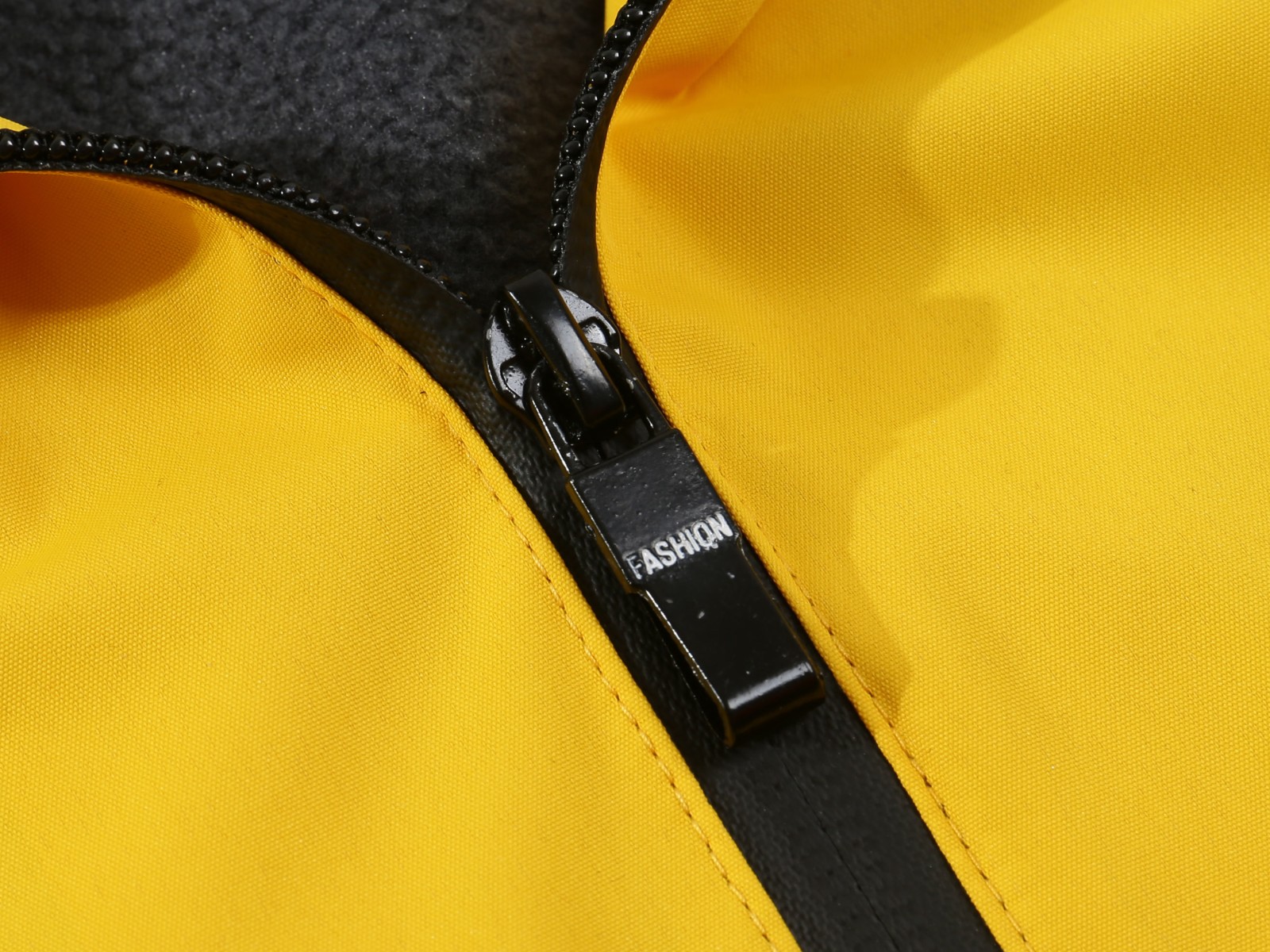 沖鋒衣細節展示圖